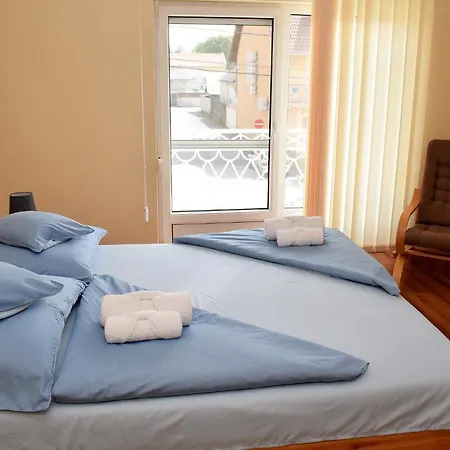 Nora Guest house *